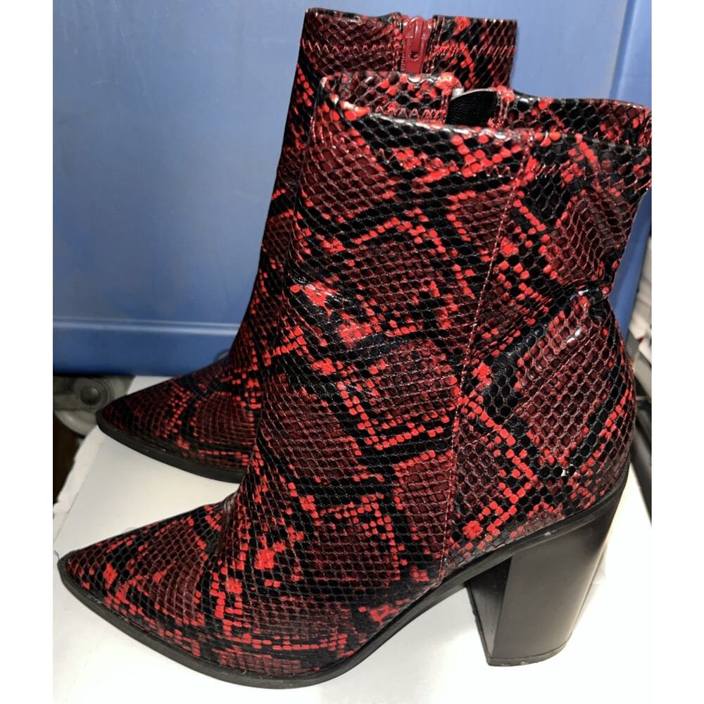 Womens Size 7 Kady Red Ankle Snake Skin Faux Leather Boots Pointy Toe Fashonnova - Picture 2 of 12